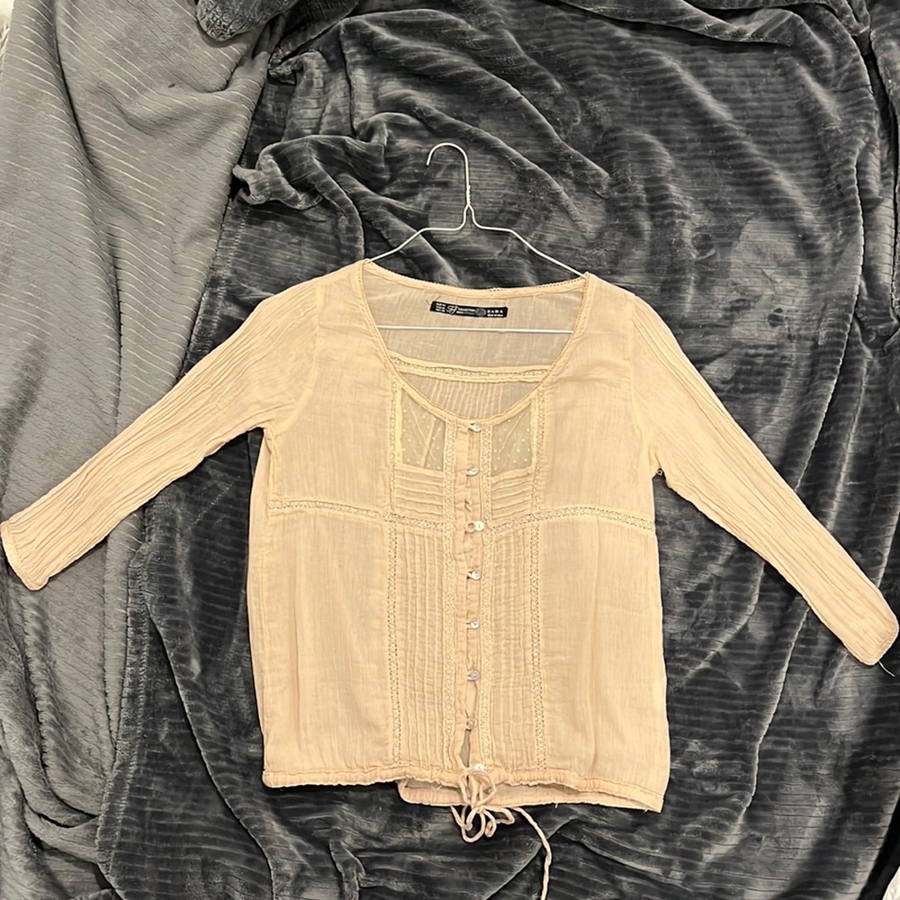 Dusty light pink blouse from Zara. Buttondown w/ small mesh part. Quarter sleeve
